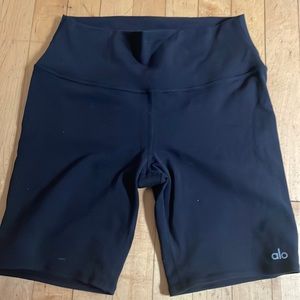 ALO yoga black biker shorts